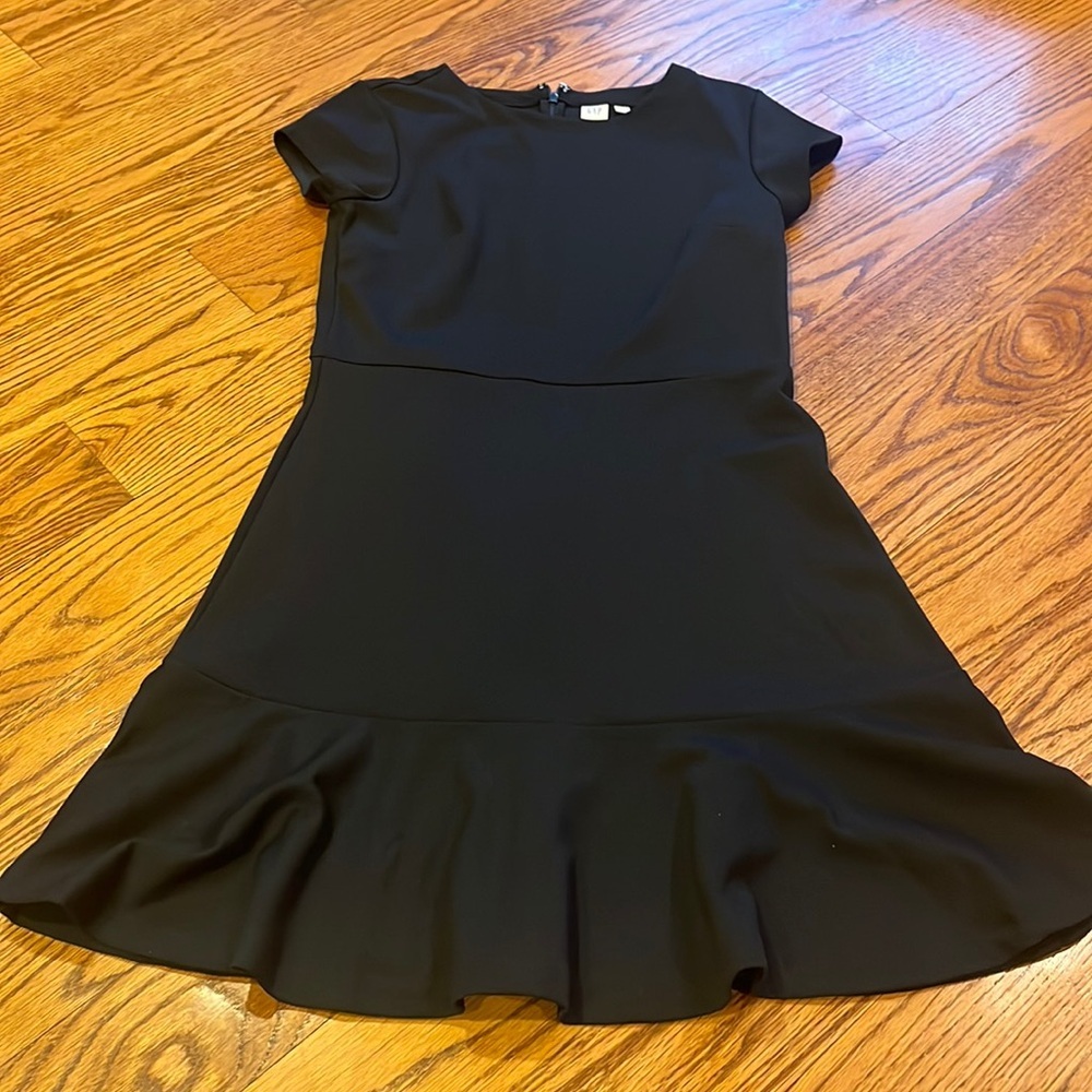 Gap Woman’s Black Dress Size 8